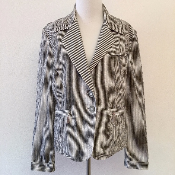 St. John Jackets & Blazers - St. John Seersucker Blazer Ball White Size Medium